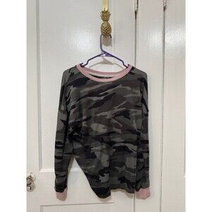 Kenzie women’s size large camouflage sweat sweater